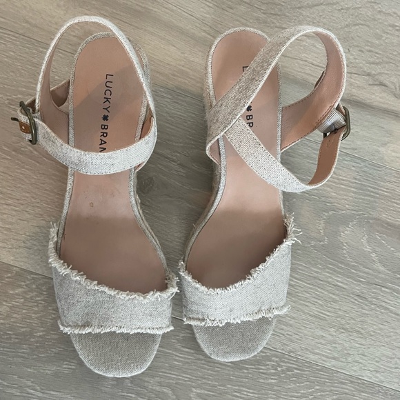 Lucky Brand womens Mindra Wedge Sandal - Picture 4 of 9